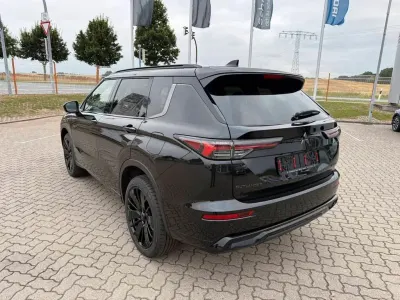 Neu Mitsubishi Outlander P-HEV 136 PS (100 kW) 2026 Schwarz SUV