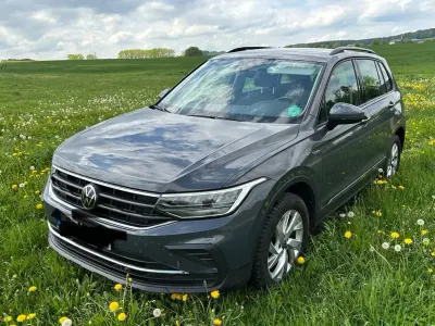 Gebraucht VW Tiguan Sport 150 PS (110 kW) 2022 Grau SUV