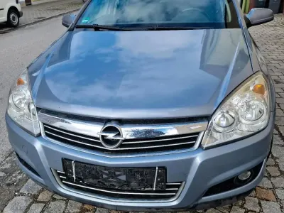 Używany Opel Astra 120 KM (88 kW) 2008 Szary Kombi