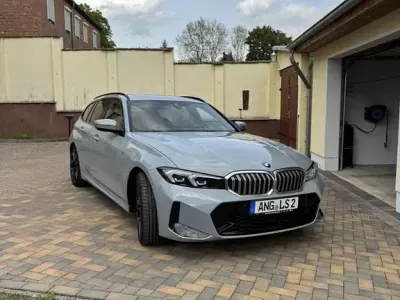 Gebraucht BMW 320 Performance 190 PS (139 kW) 2025 Grau Kombi
