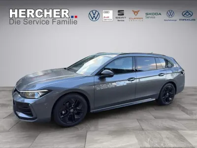 Gebraucht VW Passat R-line 150 PS (110 kW) 2025 Grau Kombi