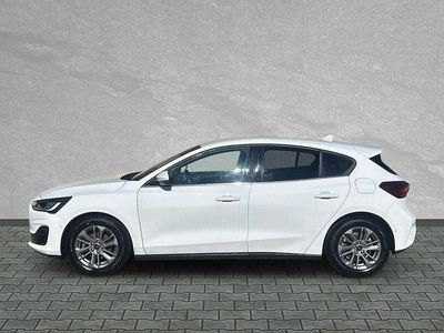 Gebraucht Ford Focus Titanium 125 PS (91 kW) 2023 Frozen white Limousine