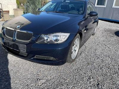 Gebraucht BMW 318 129 PS (94 kW) 2007 Blau Limousine