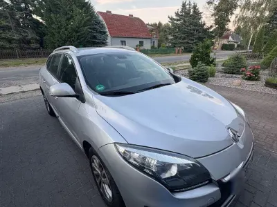 Gebraucht Renault Mégane GrandTour Initiale Paris 110 PS (80 kW) 2013 Silber Kombi