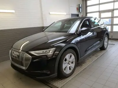 Używany Audi e-tron S-Line 230 kW (313 KM) 2022 Czarny SUV