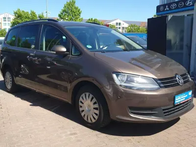 Gebraucht VW Sharan Trendline 140 PS (102 kW) 2011 Toffeebraun metallic Van / Kleinbus
