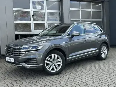 Używany VW Touareg 231 KM (169 kW) 2023 Szary SUV