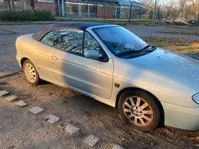 Gebraucht Renault Mégane Cabriolet Dynamique 107 PS (78 kW) 2001 Silber Cabrio