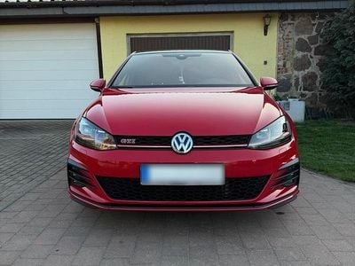 Second-hand VW Golf VII GTI 245 CP (180 kW) 2019 Roșu Berlinǎ