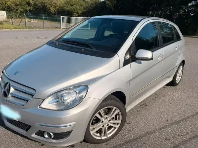 Gebraucht Mercedes B180 116 PS (85 kW) 2009 Silber Van / Kleinbus