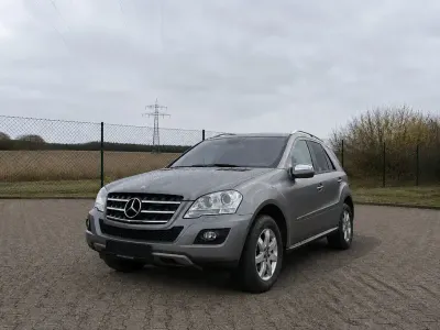 Gebraucht Mercedes ML350 231 PS (169 kW) 2010 Silber SUV
