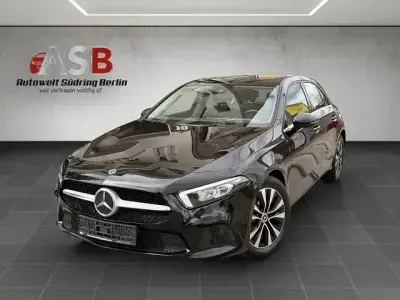 Gebraucht Mercedes A180 136 PS (100 kW) 2022 Schwarz Limousine