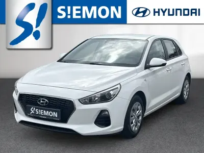 Gebraucht Hyundai i30 Pure 101 PS (74 kW) 2017 Sol (weiss Limousine