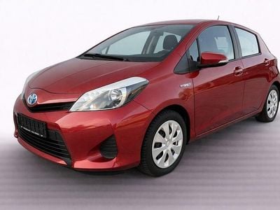 Gebraucht Toyota Yaris Hybrid Life 75 PS (55 kW) 2012 Rot Limousine