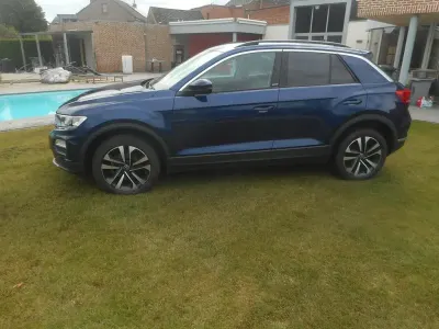 Używany VW T-Roc United 110 KM (80 kW) 2021 Niebieski SUV