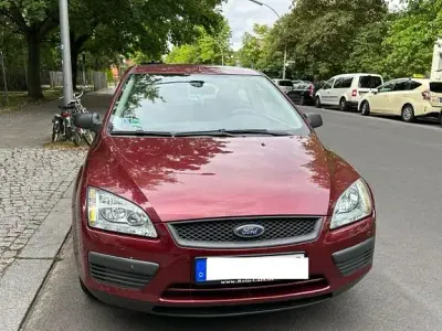 Gebraucht Ford Focus Ambiente 80 PS (58 kW) 2005 Rot Limousine