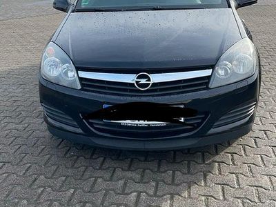 Usata Opel Astra GTC 115 CV (84 kW) 2005 Nero Utilitaria