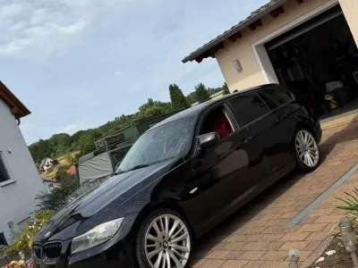 Gebraucht BMW 320 184 PS (135 kW) 2010 Schwarz Kombi