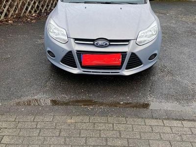 Gebraucht Ford Focus Ambiente 101 PS (74 kW) 2014 Grau Limousine