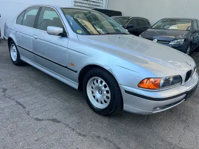 Gebraucht BMW 525 163 PS (119 kW) 2001 Silber Limousine