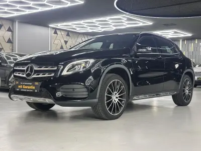 Gebraucht Mercedes GLA180 AMG line 122 PS (89 kW) 2017 Nachtschwarz  unilack SUV