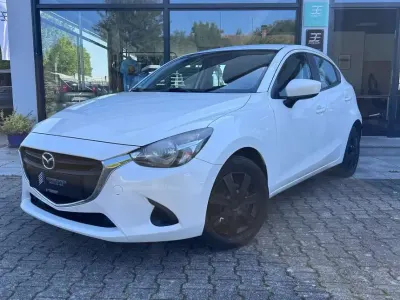 Gebraucht Mazda 2 Center-Line 75 PS (55 kW) 2015 Satinweiss metallic Kleinwagen