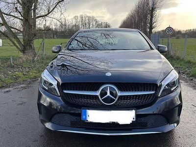 Gebraucht Mercedes A180 122 PS (89 kW) 2017 Schwarz Limousine