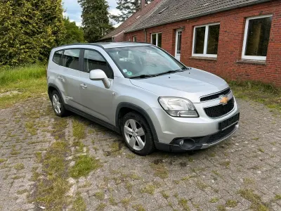 Gebraucht Chevrolet Orlando 141 PS (103 kW) 2011 Silber Van / Kleinbus