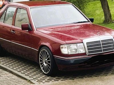 Gebraucht Mercedes E220 150 PS (110 kW) 1992 Rot Limousine