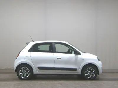 Second-hand Renault Twingo Equilibre 60 kW (82 CP) 2023 Alb Hatchback