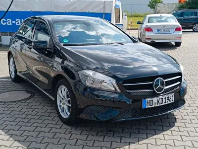 Gebraucht Mercedes A180 Style 122 PS (89 kW) 2014 Schwarz Limousine