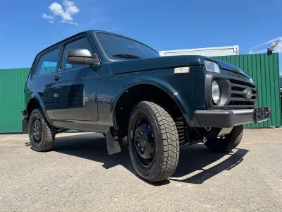 Neu Lada niva 83 PS (61 kW) 2026 Grün SUV