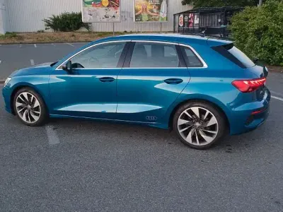 Second-hand Audi A3 S-Line 150 CP (110 kW) 2021 Albastru Berlinǎ