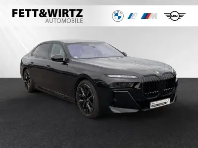 Gebraucht BMW 750e M Sport 489 PS (359 kW) 2025 Saphirschwarz metallic Limousine