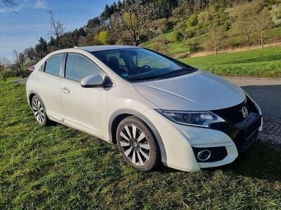 Second-hand Honda Civic Elegance 141 CP (103 kW) 2015 Alb Hatchback