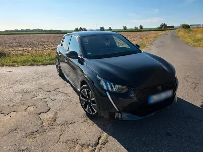 Gebraucht Peugeot e-208 GT 100 kW (136 PS) 2021 Schwarz Kleinwagen