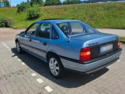 Gebraucht Opel Vectra 90 PS (66 kW) 1990 Blau Kleinwagen