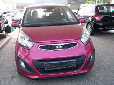 Gebraucht Kia Picanto DREAM-TEAM Edition 69 PS (50 kW) 2013 Cherry pink met. Kleinwagen