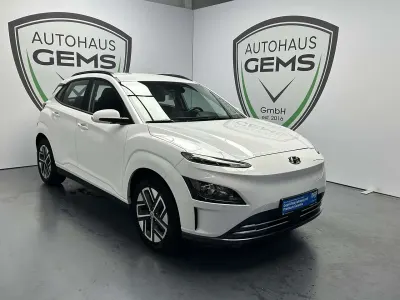 Gebraucht Hyundai Kona Select 100 kW (136 PS) 2022 Weiß SUV