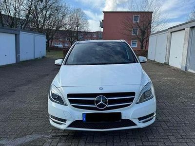 Gebraucht Mercedes B180 AMG Edition 1 122 PS (89 kW) 2011 Van / Kleinbus