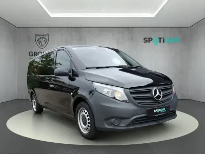 Gebraucht Mercedes Vito 163 PS (119 kW) 2024 Obsidianschwarz metallic (metallic) Van