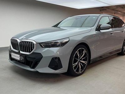 Gebraucht BMW 540 Comfort Edition 303 PS (222 kW) 2025 M brooklyn grau metallic Kombi