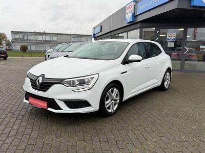 Weiß Gebraucht 2018 Renault Mégane IV Play Limousine | 11.650 € (Fairer Preis)