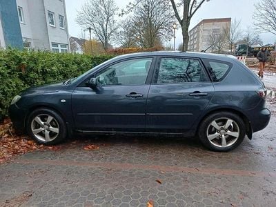 Grau Gebraucht 2005 Mazda 3 Limousine | 1.000 € (Fairer Preis)