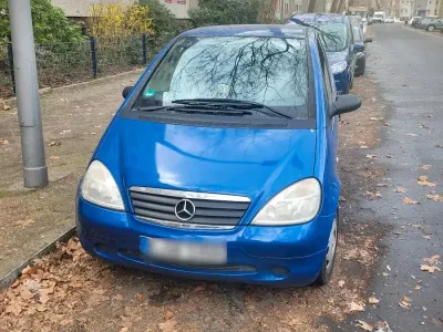 Gebraucht Mercedes A180 82 PS (60 kW) 1998 Blau Kleinwagen