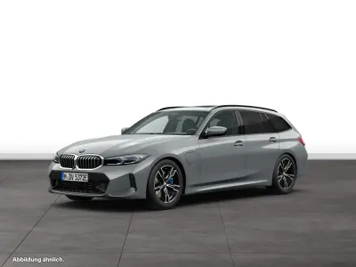 Gebraucht BMW 330e Sport Line 292 PS (214 kW) 2025 Grau Kombi