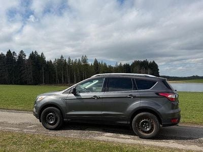Gebraucht Ford Kuga Titanium 150 PS (110 kW) 2017 Grau SUV