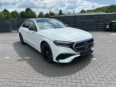 Gebraucht Mercedes E220 AMG Line Premium 197 PS (144 kW) 2024 Weiß Limousine