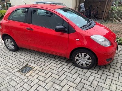 Usado Toyota Yaris 69 HP (50 kW) 2009 Vermelho Citadino