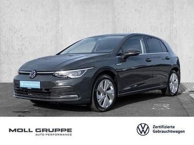 Gebraucht VW Golf VIII Style 150 PS (110 kW) 2022 Silber (metallic) Limousine